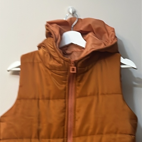 Unbranded orange puffer vest pit to pit 19”
Length 32” - Picture 3 of 8